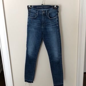 Straight skinny leg with frayed edge. Like new!